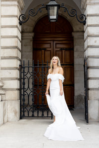 Irish bride wearing a sexy fitted wedding dress in Ireland 